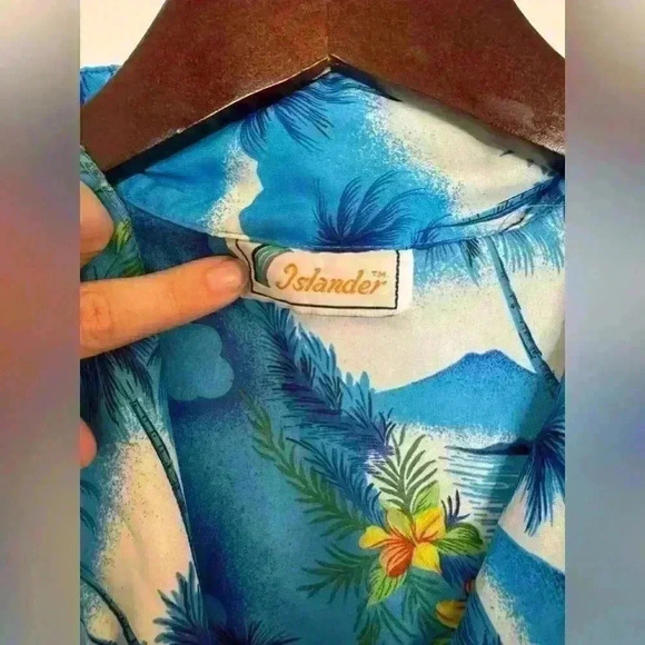 HAWAIIAN, tropical button up, tourist, no tagged size- mens mens small? - Picture 3 of 4